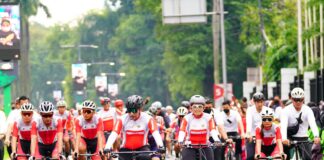 Kapolri Pimpin Parade Kemenangan Bersama Kontingen Sepeda Sea Games 2022