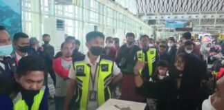 Pesawat Delay 3 Jam, Penumpang Lion Air Makassar-Jakarta Mengamuk