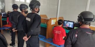Warga Binaan Pemasyarakatan Pasir Putih Cilacap Layani Video call
