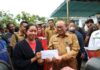 Pemkab Karimun dan Forkominda Salurkan Bantuan Korban Angin Puting Beliung Pulau Sugi