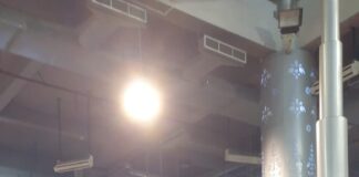 Atap Gedung SPC Batam Centre Bocor, Ember Berjejer Merusak Pemandangan