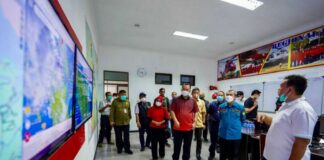Gubernur Riau Pantau Titik Panas Karhutla dari Fire Situation Room Indah Kiat