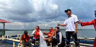 ACT-Pertamina Salurkan Bantuan Keramba Apung dan Bibit Ikan untuk Nelayan Batam