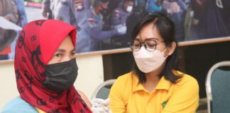Satbrimob Polda Kepri Gelar Vaksinasi Massal