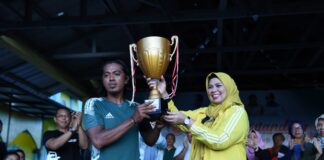 Tutup Turnamen Sepakbola, Dewi: Semoga Lahirkan Bibit Milenial Unggul dan Berbakat