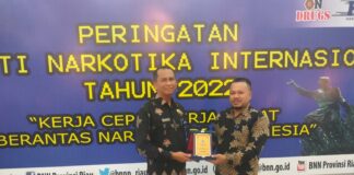 Desa Pandau Jaya Kecamatan Siak Hulu Dianugerahi Penghargaan Desa Bersinar Oleh BNNP Riau