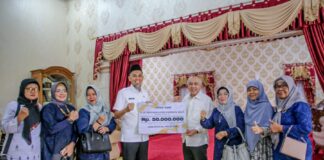 Serahkan Infak, Andi Berharap Pembangunan Dumai Islamic Center Segera Selesai