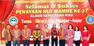 Hadiri HUT ke-27 Mamre, Sirajudin Nur Terima Uis Beka Buluh Batak Karo