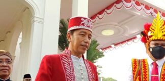 Upacara HUT ke-77 RI, Jokowi Pakai Baju Adat Dolomani dari Buton