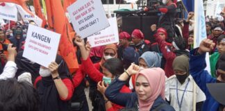 Aliansi Buruh dan Mahasiswa Geruduk DPRD Batam Tolak Kenaikan BBM Subsidi