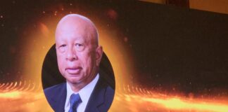 Almarhum Arifin Panigoro Terima Lifetime Achievement Award IPA