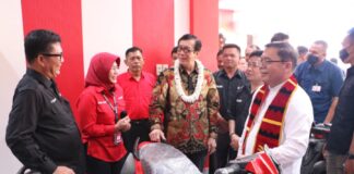 Menteri Yasonna Resmikan Showroom Motor Listrik Gesits di Pekanbaru