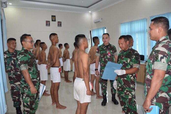 Komandan Lanud Hang Nadim, Letkol Pnb, Iwan Setiawan memimpin sidang pantukhir. F Humas Lanud Hang Nadim. Lanud Hang Nadim Kirim 7 Casis