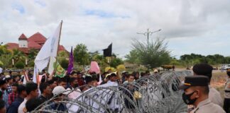 Ratusan Mahasiswa Demo BBM di Bintan Demo tolak kenaikan BBM.