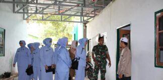 PIA Ardhya Garini Lanud Hang Nadim Baksos di Yayasan Al-Fateh
