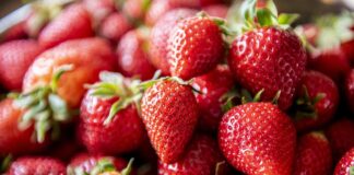 Aneka Buah-buahan yang Bisa Memutihkan Gigi