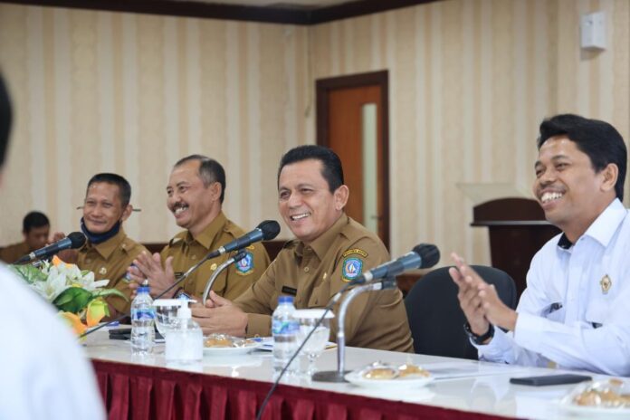 Gubernur Kepri, Ansar Ahmad dalam pertemuan bersama BPK Perwakilan Kepri di Gedung Graha Kepri, Batam, Senin (10/10/2022). Gubernur Kepri, Ansar Ahmad.