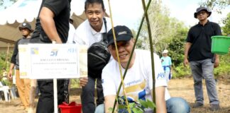 BP Batam Tanam 100 Pohon Langka Anggota Bidang Pengelolaan Kawasan dan Investasi BP Batam, Sudirman Saad.