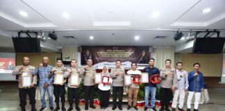 Kapolda Kepri Beri Penghargaan Anggota Polri Berprestasi dan Insan Pers