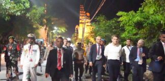 Presiden Prancis Jalan Kaki 2 Kilometer Sapa Warga di KTT G20 Bali