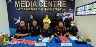 Digunakan untuk WNI di Malaysia, Imigrasi Batam Tangkap Pemalsu Cap Paspor
