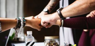 4 Zodiak yang Memilih Persahabatan daripada Cinta zodiak yang memilih persahabatan