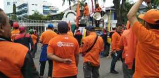 Partai Buruh Gelar Aksi di Depan Kantor Wali Kota Batam