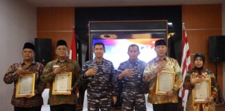 Danlantamal IV Serahkan Tali Asih Kepada 4 TNI AL Purna Tugas TNI AL purna tugas