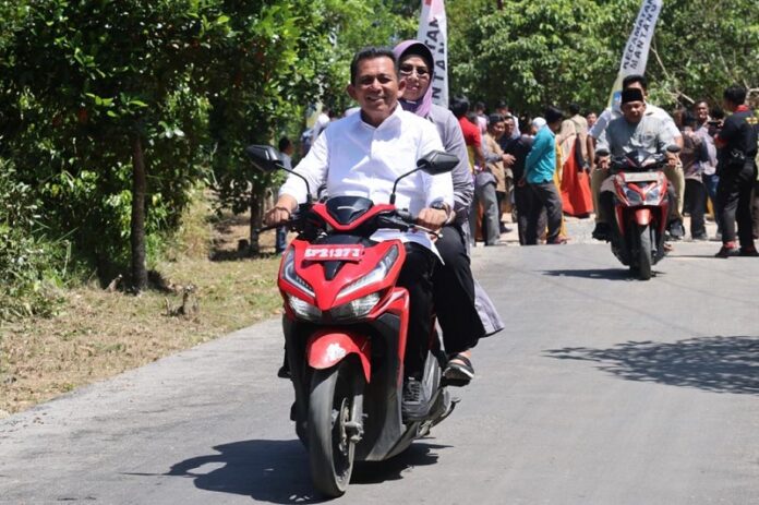 ansar ke Bintan jalan di pulau pangkil