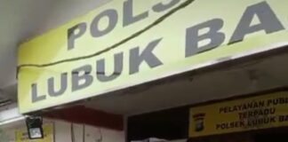 Puluhan Kerabat M Sahid Datangi Polsek Lubuk Baja kerabat m sahid