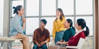 4 Zodiak Lucu yang Membuat Orang di Sekitarnya Terhibur zodiak lucu