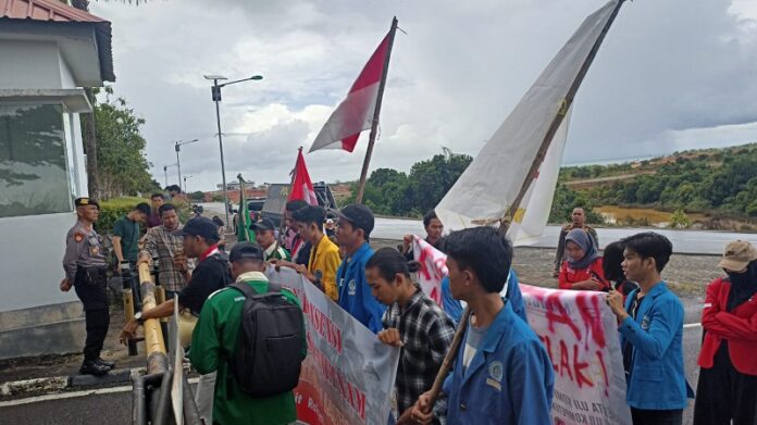 unjuk rasa tolak konsesi zee