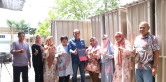 Bantu Pelaku UMKM di Batam, Sirajudin Nur Serahkan Gerobak Dagangan