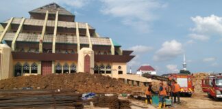 Api Berhasil Dipadamkan, Ini Kata Kontraktor Penyebab Kebakaran Atap Masjid Agung Batam