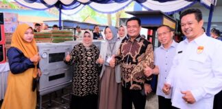 Disdagin Tanjungpinang Serahkan Batuan Alat Usaha kepada 635 IKM bantuan alat usaha