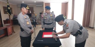Kapolda Lantik Dirsamapta Polda Kepri di Ruang Kerja Dirsamapta Polda Kepri