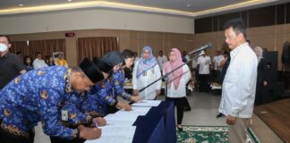 Serahkan SK CPNS Formasi 2021, Ini Pesan Wali Kota Rudi