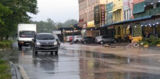Jalan Teluk Tering Batam Banjir, Pengendara Wajib Hati-hati