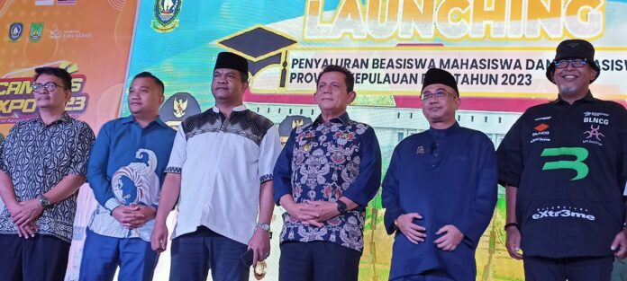 Gubernur Kepri, Ansar Ahmad Dalam Peluncuran Penyaluran Beasiswa Tahun 2023.(Nando/AlurNews.com).