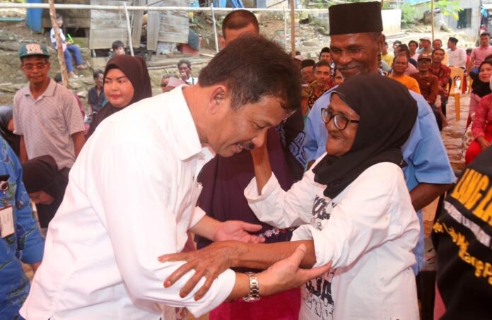 Muhammad Rudi Walikota Batam Disambut Antusias Masyarakat 𝗛𝗶𝗻𝘁𝗲𝗿𝗹𝗮𝗻𝗱.(Ft: Istimewa)