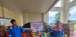 Dibantu KRI Bontang, Pertamina Salurkan Bantuan untuk Korban Longsor Natuna