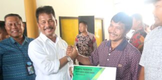 Wali Kota Batam Serahkan Kartu BPJS Ketenagakerjaan untuk 434 Nelayan Kecil