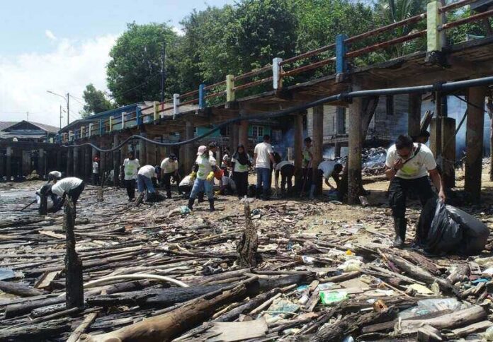 Sahabat Humas BP Batam angkut 4 ton sampah dari Belakang Padang.