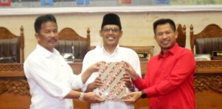 Rapat Paripurna di DPRD Batam, Rudi Sampaikan LKPj 2022 lkpj 2022 kota batam