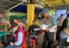 Polsek Balai Karimun Gelar Jumat Berkah, Bagikan Nasi Bungkus untuk Warga jumat berkah polsek balai
