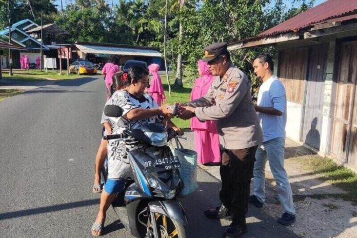 polsek dabo berbagi takjil