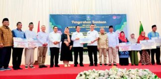 Gubernur Ansar Serahkan Bantuan Uang Belanja kepada Pemkab Natuna