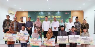 Pemprov Kepri Serahkan Bantuan Insentif 1.085 RT dan 390 RW di Karimun