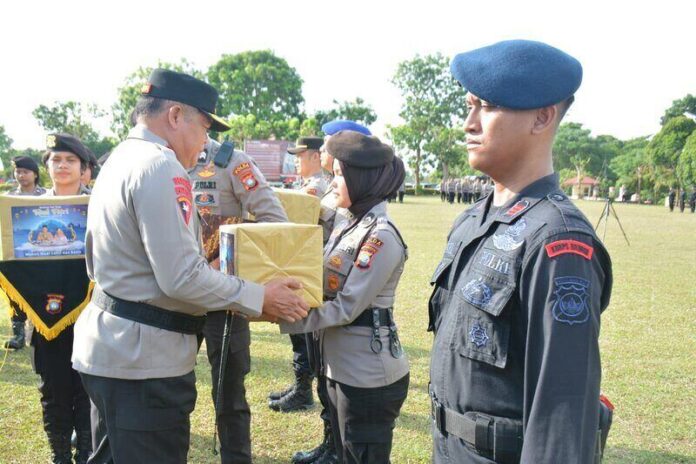 kapolda bingkisan lebaran polda kepri