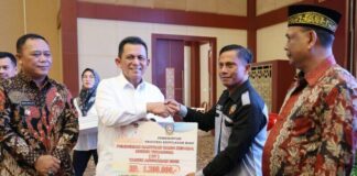 Gubernur Kepri Serahkan Insentif di Tanjungpinang insentif di tanjungpinang